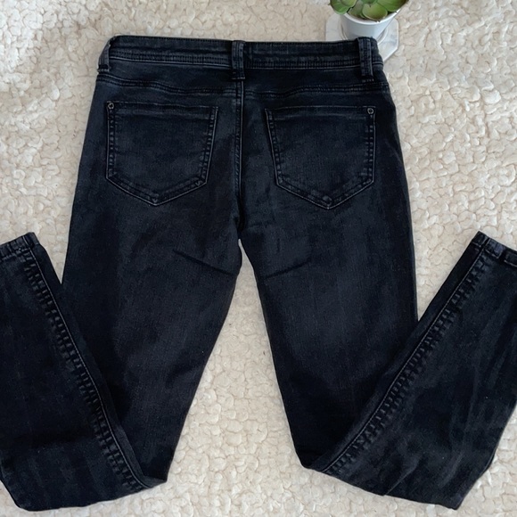Women’s Harper Skinny Distressed Jeans - Picture 5 of 6